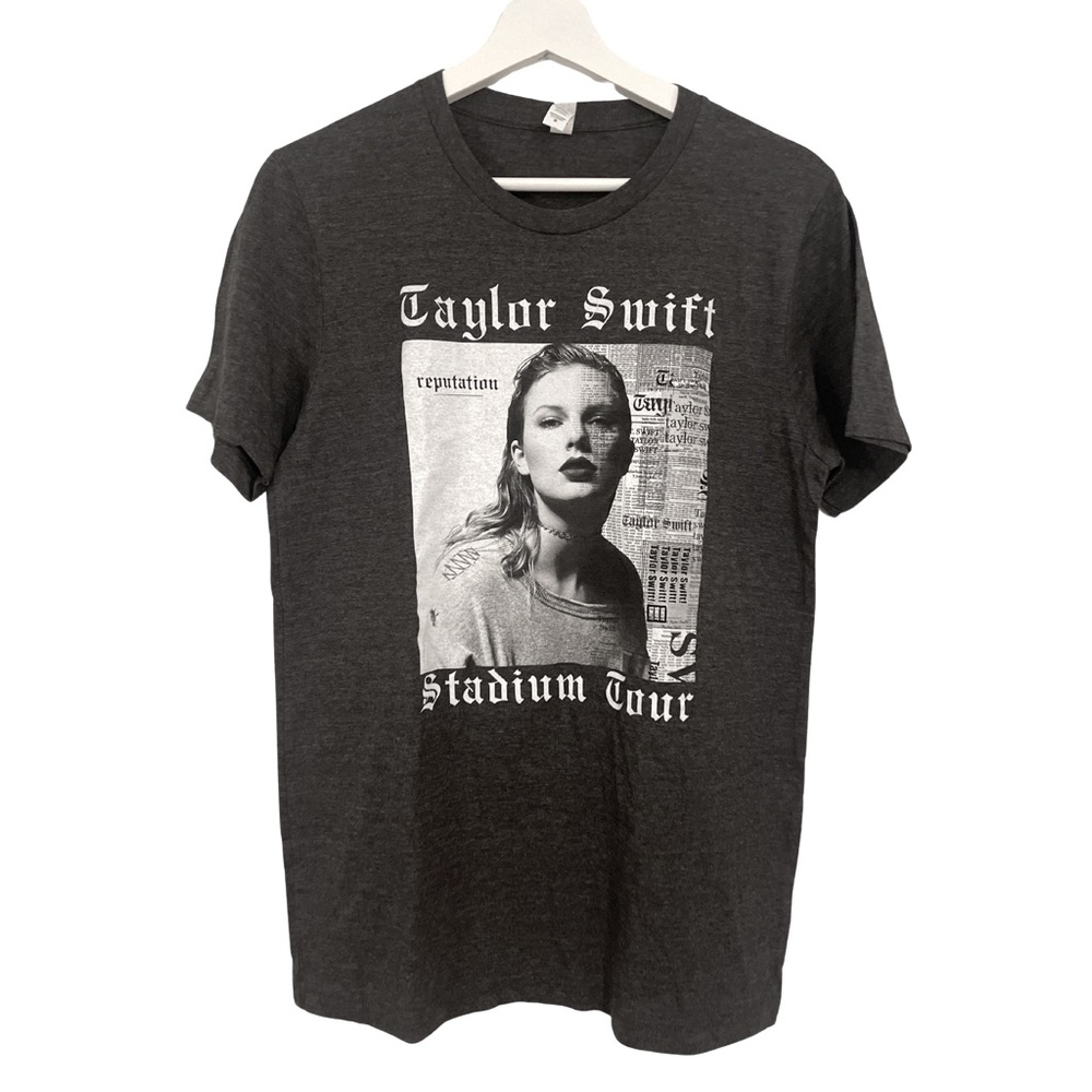 NWOT! Taylor Swift Gray Cotton Stadium Reputation Tour T-Shirt Size Medium